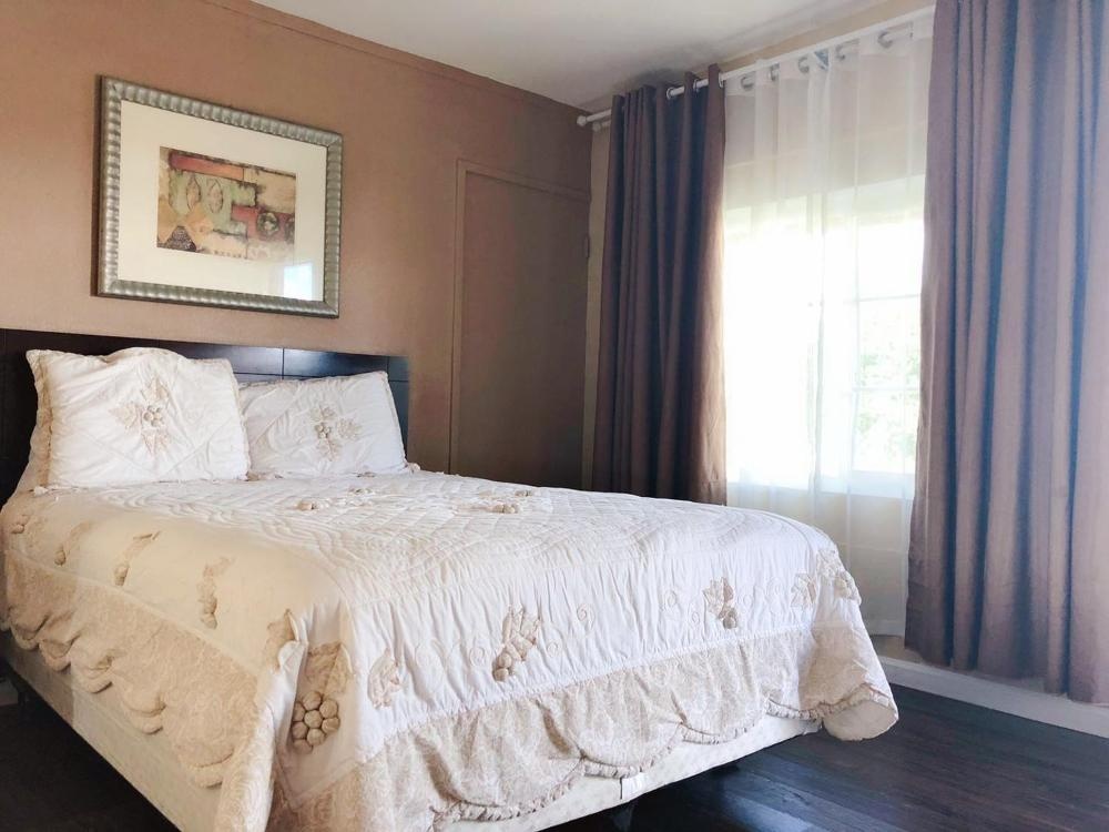 Room image 4