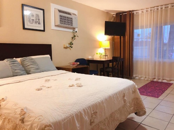 Royal Inn and Suites image 12